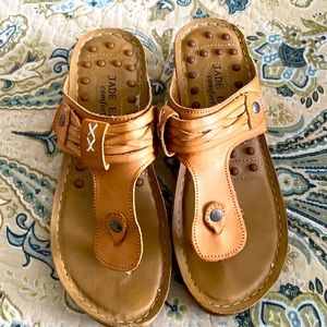 Thong sandals, size 8. Tan leather.